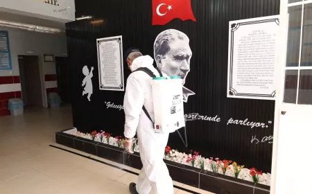 Hatay Büyükşehir Belediyesi yeni eğitim yılı öncesi okullarda ilaçlama çalışmalarını hızlandırdı
