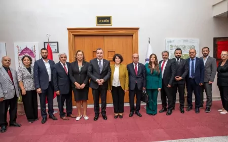 İl Başkanı Ayhan Sezer’den ESOGÜ Rektörü Prof. Dr. Emine Gümüşsoy’a hayırlı olsun ziyareti