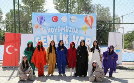 Van Büyükşehir Belediyesinden Kıratlı Mahallesi’nde çocuklara oyun, bakım ve kırtasiye şenliği