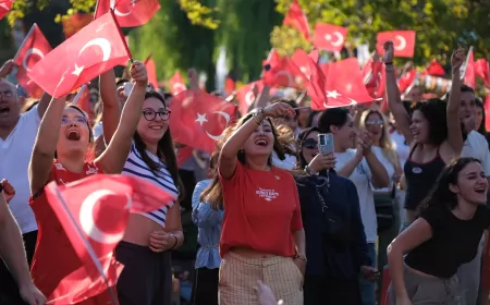 Eskişehir’de Filenin Sultanları’nın İtalya ile final heyecanı dev ekrana taşınıyor