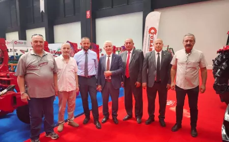 Zafer Partisi Tarım Politikaları Başkanı Nihat Babaözü, İl Başkanımız Hasan Demir ve beraberindeki Genel Merkez Tarım Politikaları Komisyonu Heyeti (Prof. Dr. Fuat Gürdoğan, Şahin Önalan) Eskişehir Tarım Fuarı'nı ziyaret ettiler.