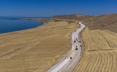 Van Gölü Sahil Yolu’nda son viraja girildi, Mollakasım-Ayanis etabında çalışmalar hızlandı