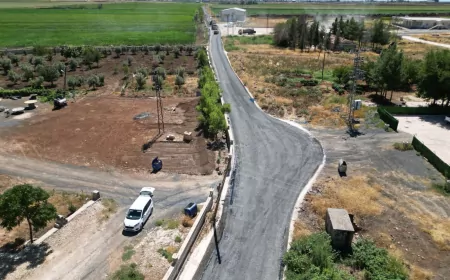 Şanlıurfa Büyükşehir Belediyesi Viranşehir’de 5 kilometrelik kırsal yolu asfaltla yeniledi