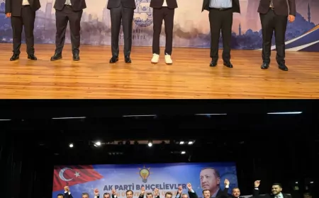 Bahçelievler’de üç CHP’li belediye meclis üyesi AK Parti’ye katıldı