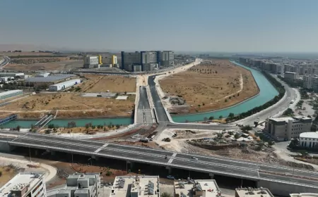 Şanlıurfa Şehir Hastanesi’ne ulaşımı sağlayacak yolda sıcak asfalt serimi başladı