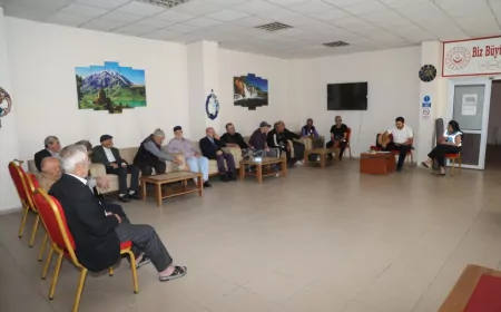 Van Büyükşehir Belediyesi “Tecrübe-i Hayat” etkinliğinde huzurevi sakinleriyle buluştu
