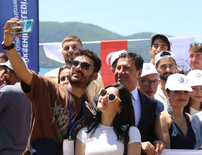 Muğla Büyükşehir Belediye Başkanı Ahmet Aras: “Bir çocuğun geleceği ailesinin ekonomik koşullarına bağlı olmamalı”
