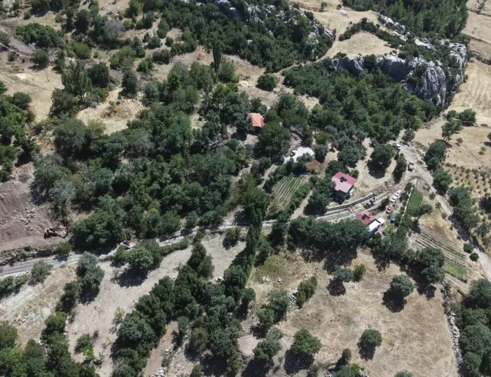 Seydikemer Kayacık’ta 6 Bin Metrelik İçme Suyu Hattı Yenilenerek Kamusal Alana Taşınıyor