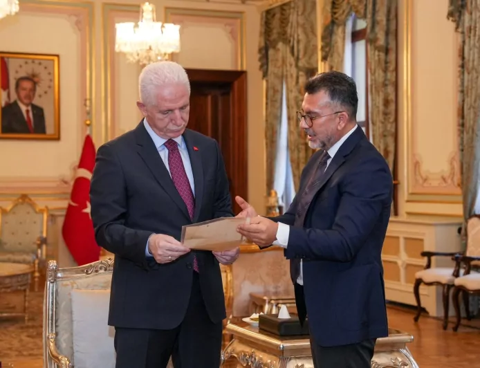 127 Yıllık Tarihî Belge İstanbul’da Ortaya Çıktı: Sultan II. Abdülhamid Döneminden Kalan Emanet Valiliğe Teslim Edildi