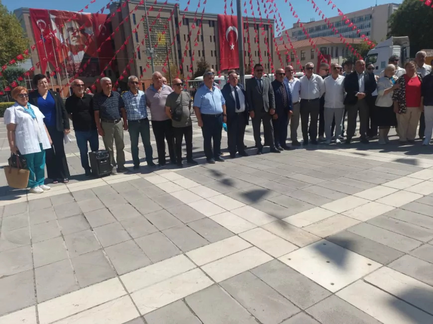İYİ Parti Eskişehir İl Başkanlığı çelenk sunma töreninde bir araya geldi