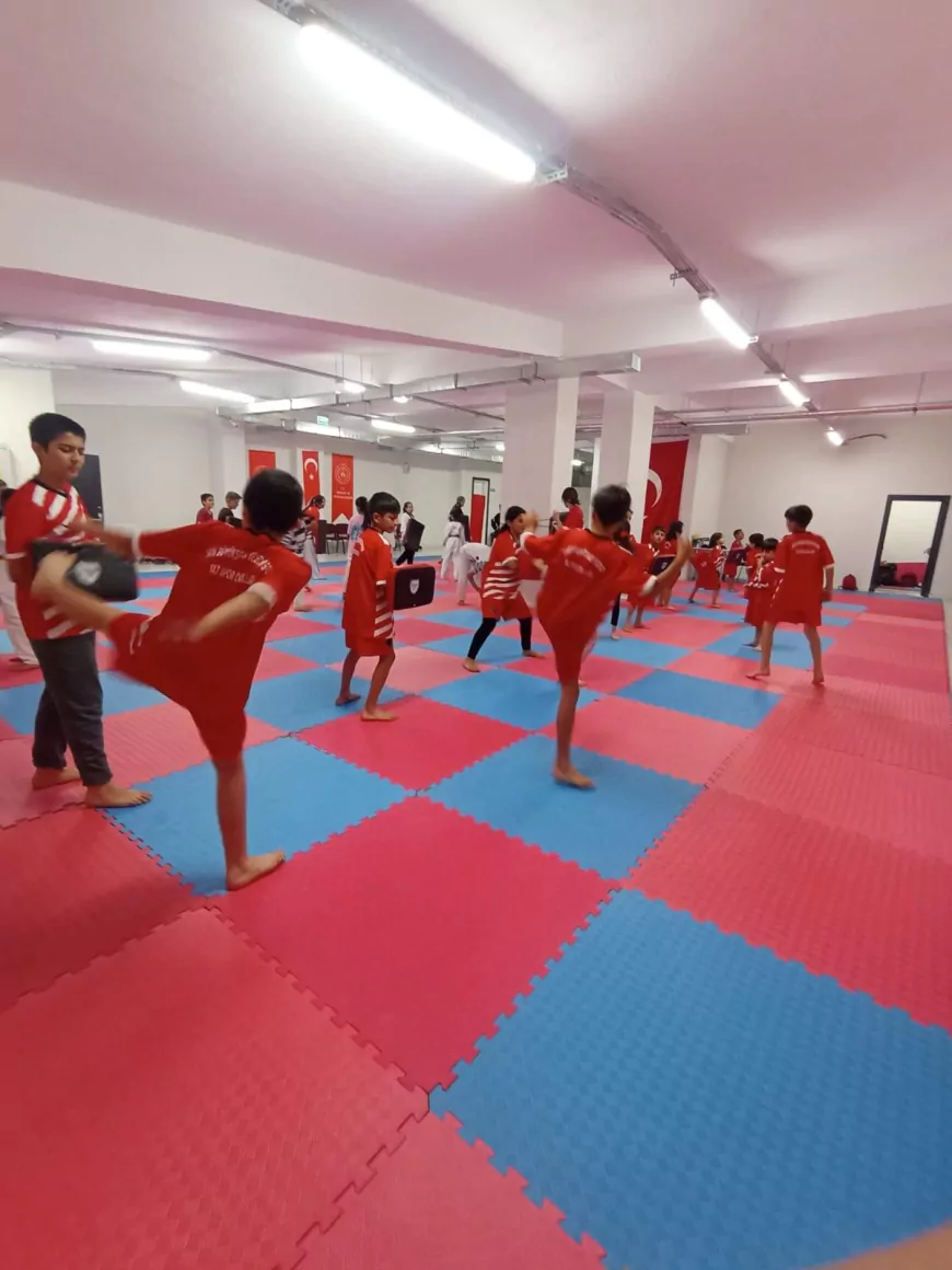 Van Büyükşehir Belediyesinin Yaz Spor Okullarında 1250 çocuk ve genç 18 branşta sporla buluştu