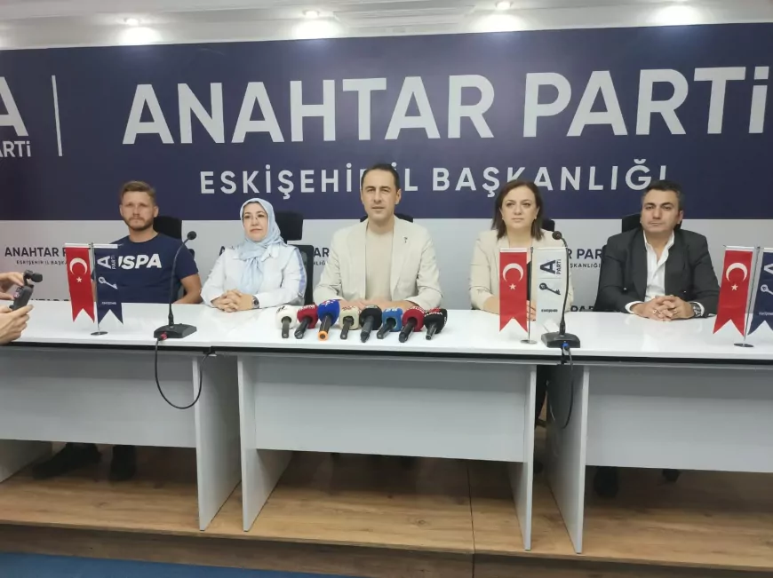 Anahtar Parti Eskişehir İl Başkanı Çağlar Ölce: “Eskişehirspor’un altyapı tesisi neden yaklaşık 3 yıldır boş bekliyor”