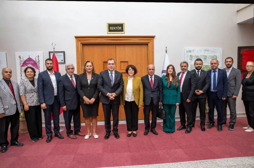 İl Başkanı Ayhan Sezer’den ESOGÜ Rektörü Prof. Dr. Emine Gümüşsoy’a hayırlı olsun ziyareti