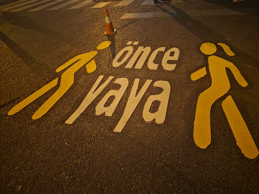 Şanlıurfa Büyükşehir Belediyesi okul çevrelerinde trafik güvenliği çalışmalarını hızlandırdı