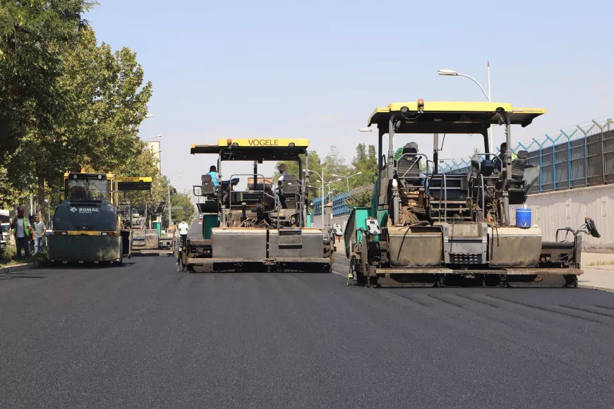 Diyarbakır’da Elazığ Bulvarı yenileniyor: 400 metrelik bölüme 2 bin 700 ton sıcak asfalt seriliyor