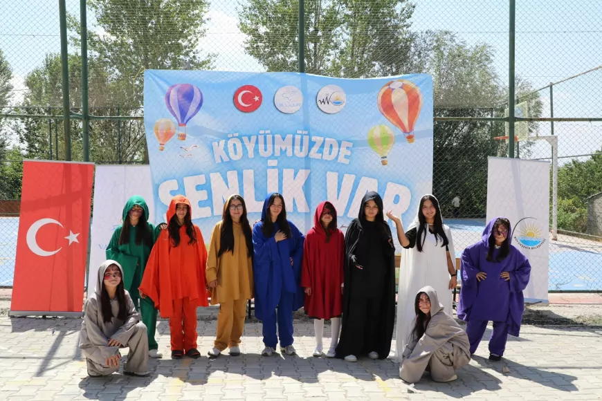 Van Büyükşehir Belediyesinden Kıratlı Mahallesi’nde çocuklara oyun, bakım ve kırtasiye şenliği