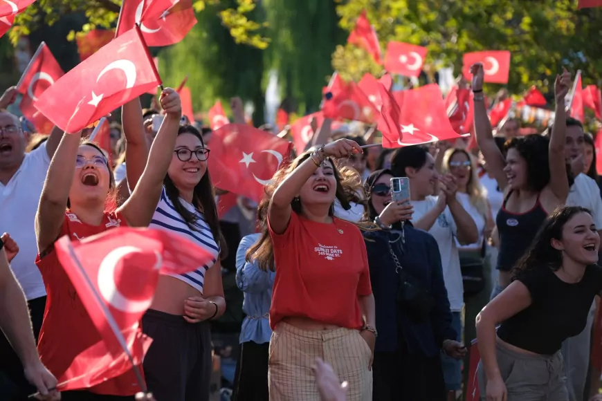 Eskişehir’de Filenin Sultanları’nın İtalya ile final heyecanı dev ekrana taşınıyor