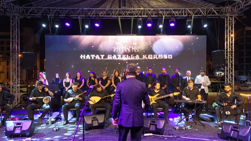 Hatay Gazella Korosu İskenderun Anıt Meydanı’nda Anadolu Türkülerini Seslendirdi