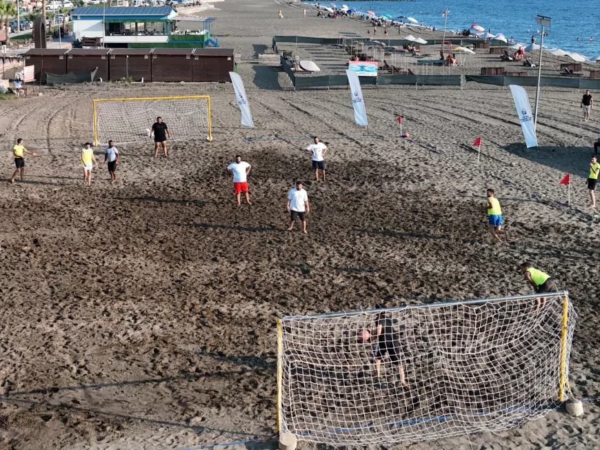 Samandağ Çevlik Sahili’nde plaj futbolu heyecanı final ve kupa töreniyle tamamlandı