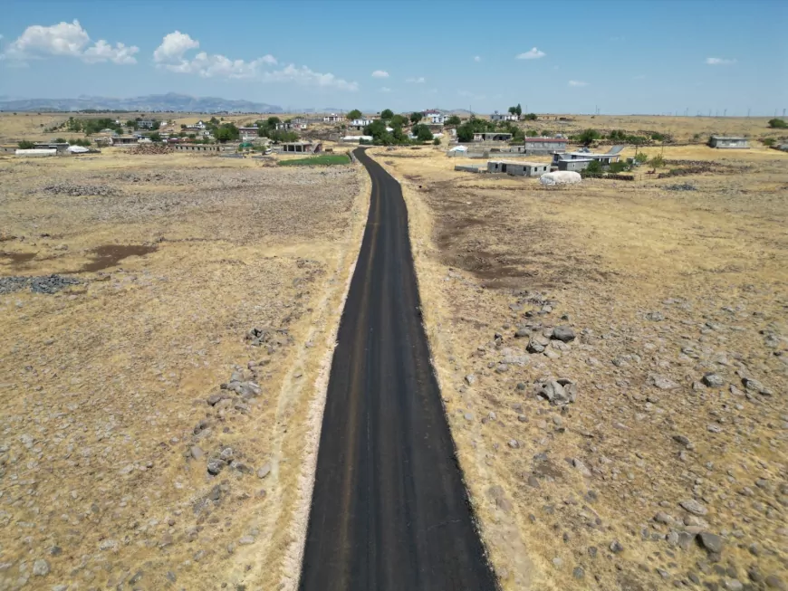 Şanlıurfa Büyükşehir Belediyesi Siverek’te 5 kilometrelik mahalle yolunu sathi asfaltla yeniledi