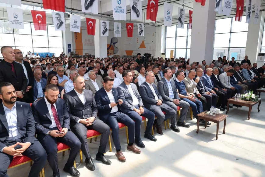 Hatay Büyükşehir Belediye Başkanı Mehmet Öntürk: “İlk günden hayata atılacağınız güne kadar sizleri destekliyoruz”