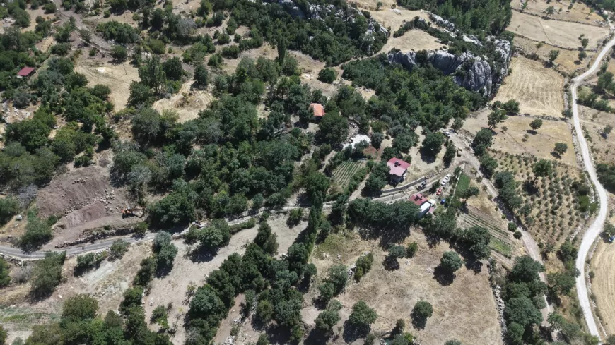 Seydikemer Kayacık’ta 6 Bin Metrelik İçme Suyu Hattı Yenilenerek Kamusal Alana Taşınıyor