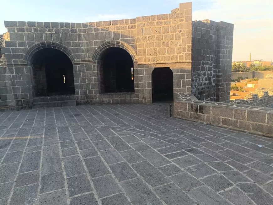 Diyarbakır Büyükşehir Belediyesi: “Cam Teras’a giriş ücretsiz, paylaşılan iddialar gerçeği yansıtmıyor”