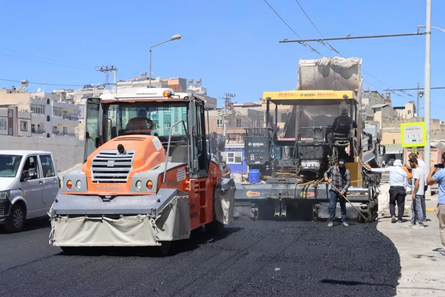Şanlıurfa’da Haleplibahçe Caddesi yenilendi, tarihi bölgelere ulaşım için sıcak asfalt serimi tamamlandı