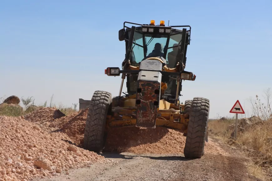 Şanlıurfa Büyükşehir Belediye Başkanı Mehmet Kasım Gülpınar’ın talimatıyla Keçiburç Mahallesi’nin 5,5 kilometrelik yolu yenileniyor