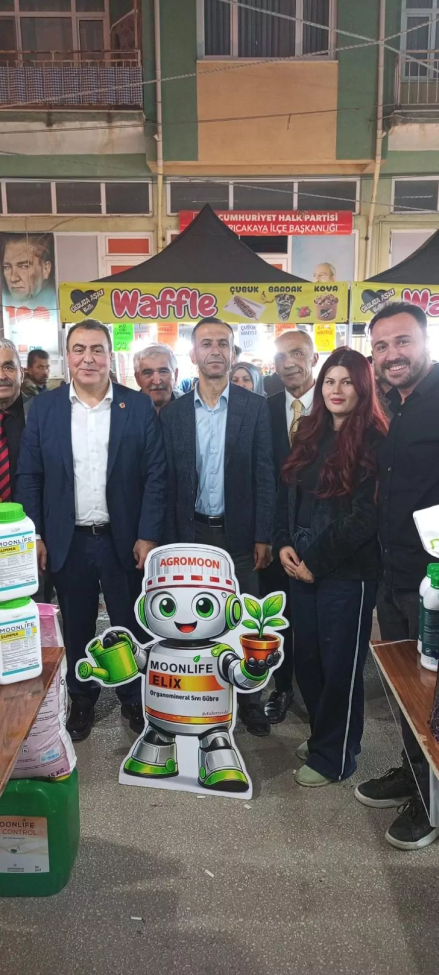 MHP Eskişehir İl Başkanı Ayhan Sezer ve parti heyetinden Sarıcakaya Panayırı’na ziyaret