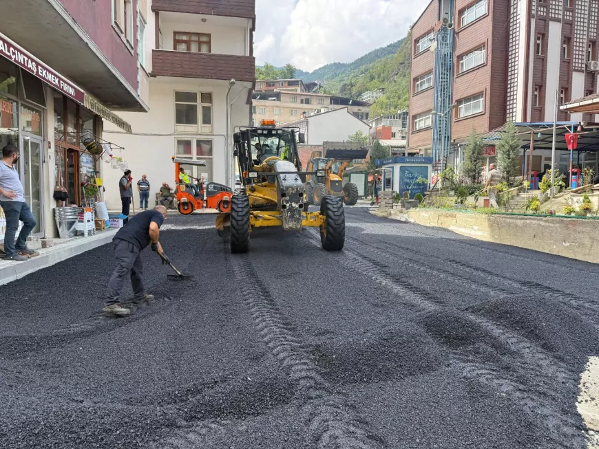 Trabzon Büyükşehir Belediyesi 14 ilçede asfalt ve beton çalışmalarını hızlandırdı