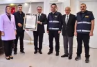 Van Valisi ve Büyükşehir Belediye Başkan Vekili Ozan Balcı itfaiye personelini makamında kabul etti