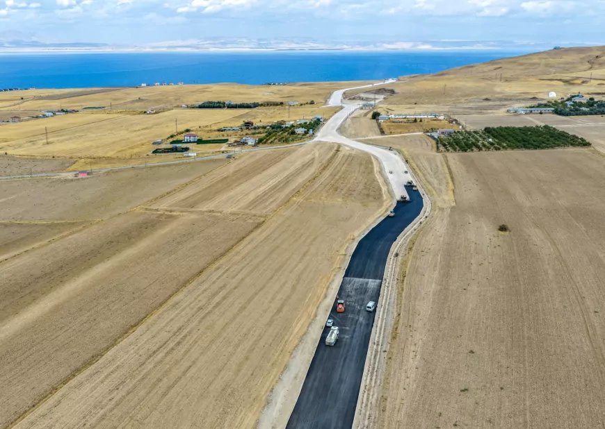 Van Gölü Sahil Yolu Projesi’nde 50 kilometrelik kesintisiz ulaşım için çalışmalar sürüyor